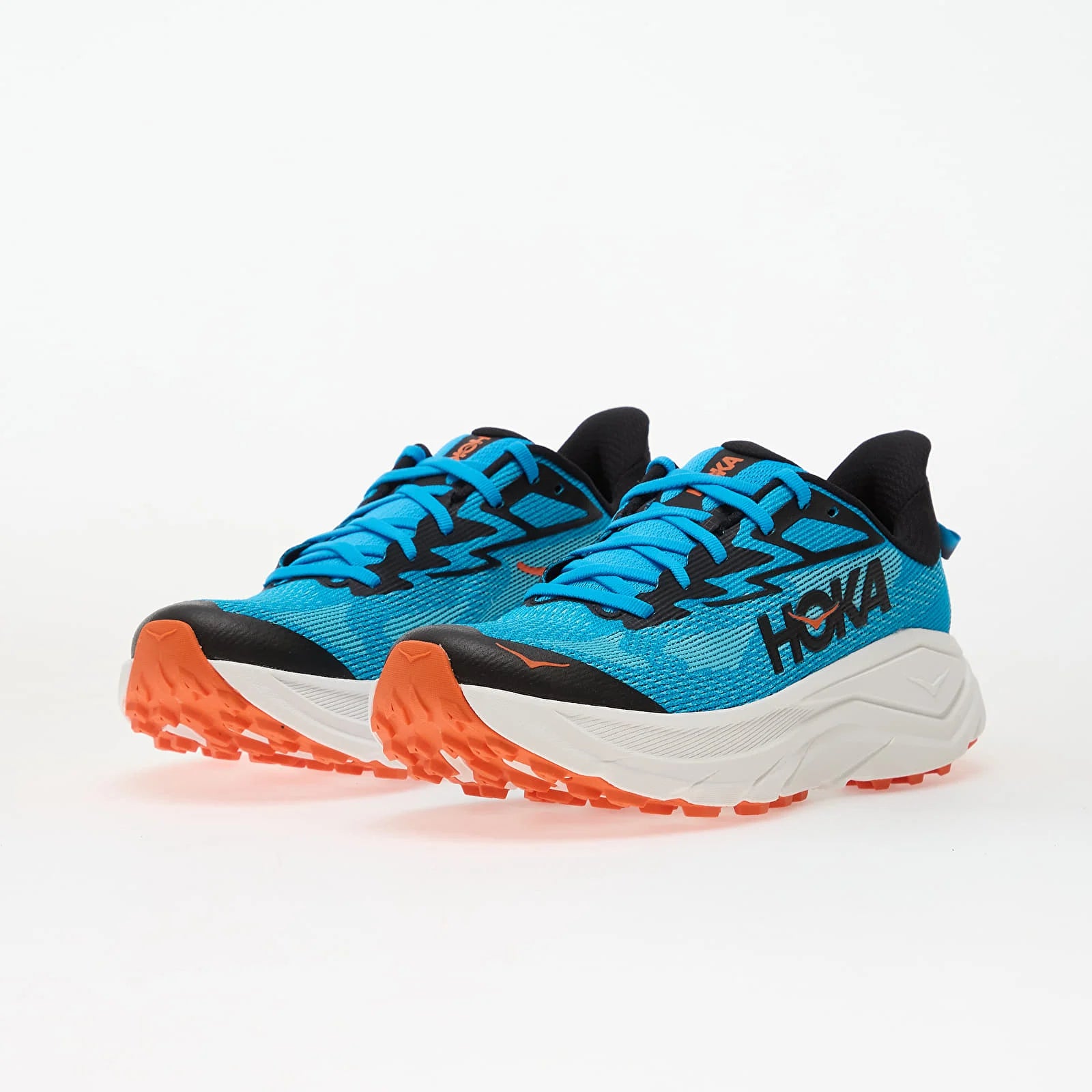 Hoka Challenger 8