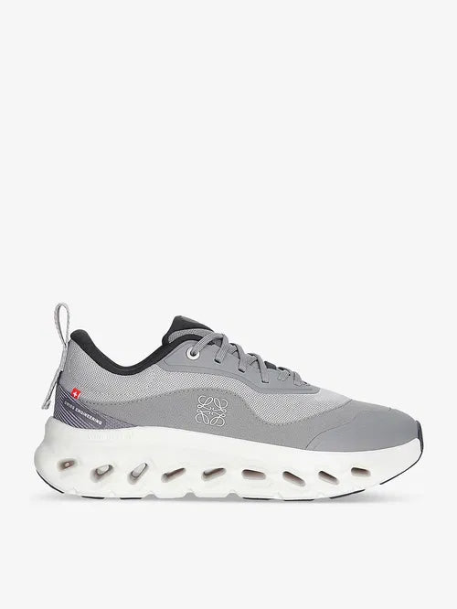 ON cloud tilt 2 x Loewe