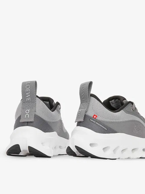 ON cloud tilt 2 x Loewe