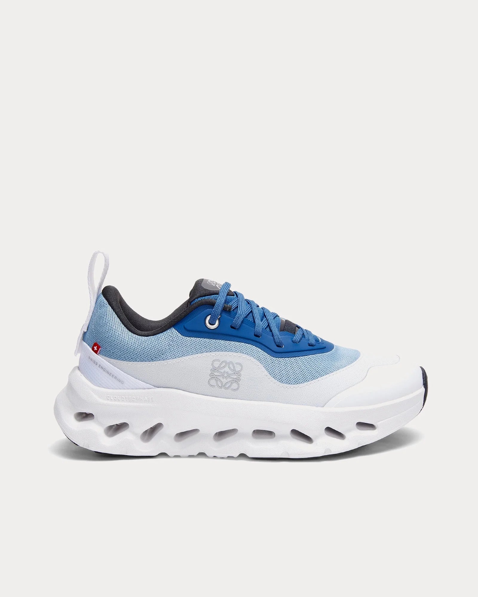 ON cloud tilt 2 x Loewe