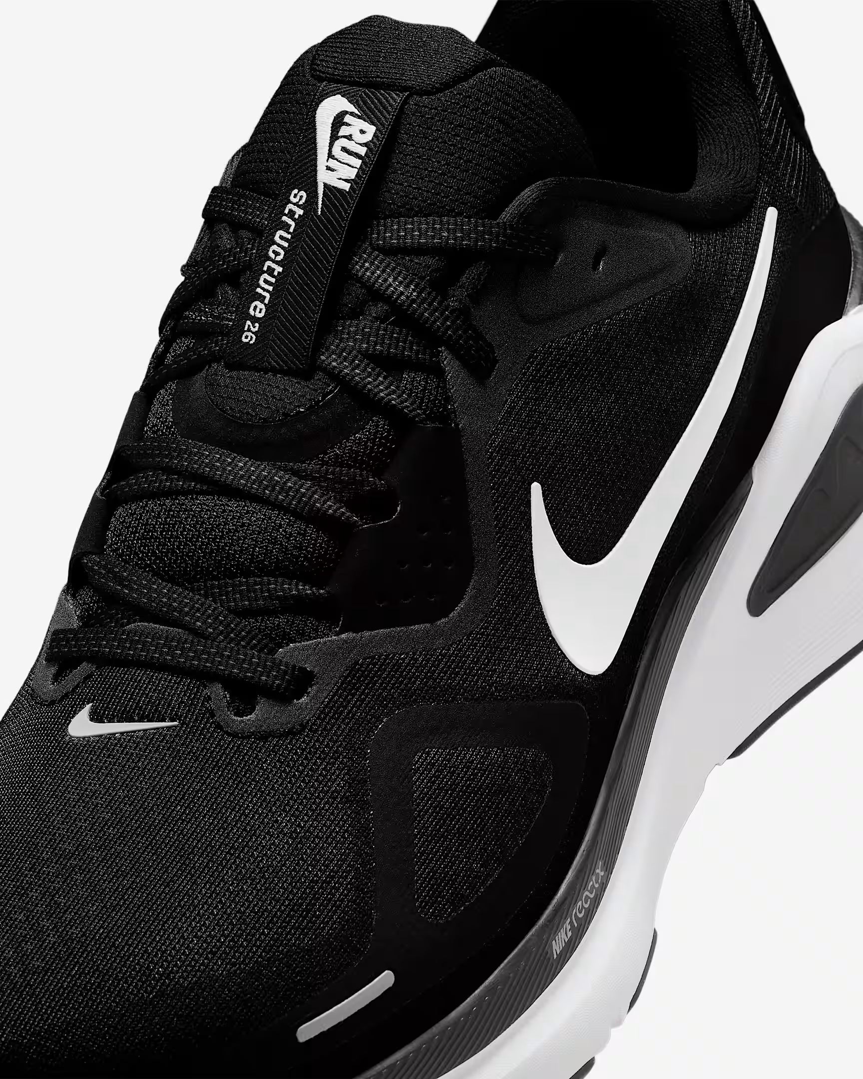 Nike Structure 26